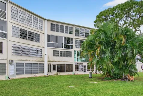 386 Grantham F Deerfield Beach FL 33442