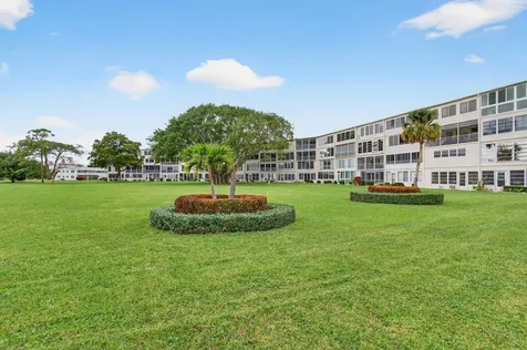 386 Grantham F Deerfield Beach FL 33442