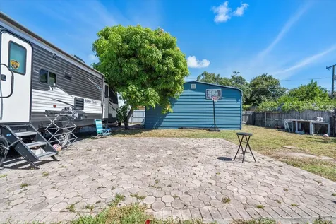 236 SW 14th Street Dania Beach FL 33004