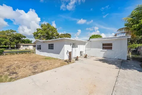 236 SW 14th Street Dania Beach FL 33004
