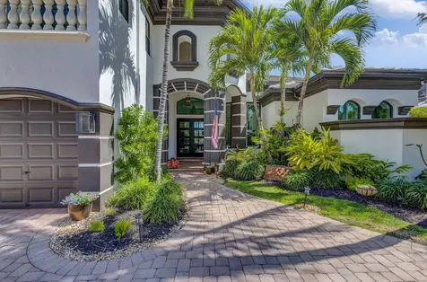 118 Via Quantera Palm Beach Gardens FL 33418