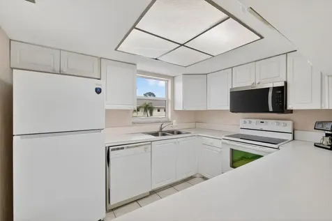 2950 Se Ocean Stuart FL 34996