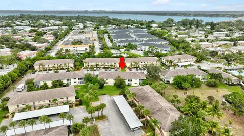 2950 Se Ocean Stuart FL 34996