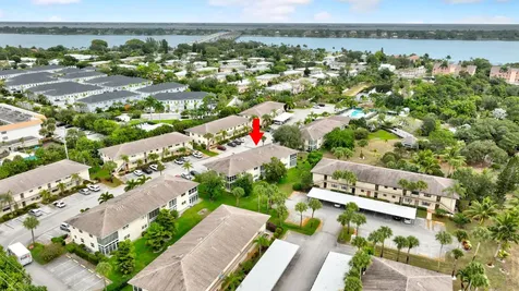 2950 Se Ocean Stuart FL 34996