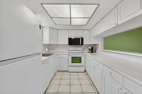 2950 Se Ocean Stuart FL 34996