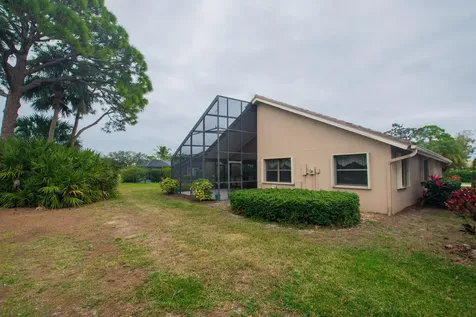 413 Sw Jefferson Circle Port Saint Lucie FL 34986