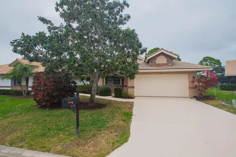 413 Sw Jefferson Circle Port Saint Lucie FL 34986