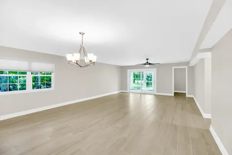 2333 Indian River Boulevard Vero Beach FL 32960
