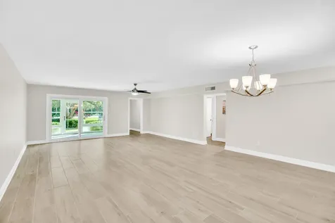2333 Indian River Boulevard Vero Beach FL 32960