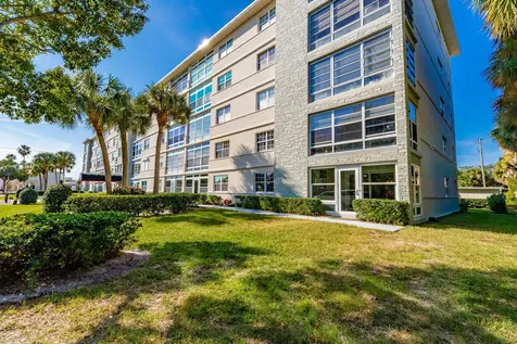2333 Indian River Boulevard Vero Beach FL 32960