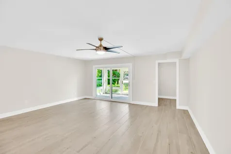 2333 Indian River Boulevard Vero Beach FL 32960