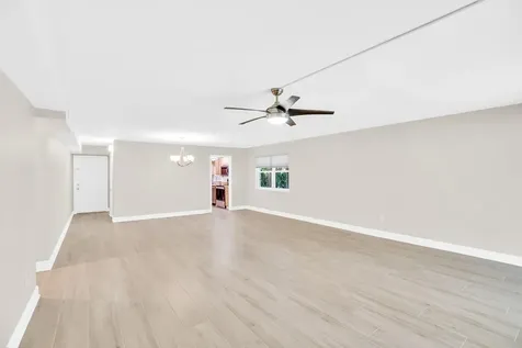 2333 Indian River Boulevard Vero Beach FL 32960