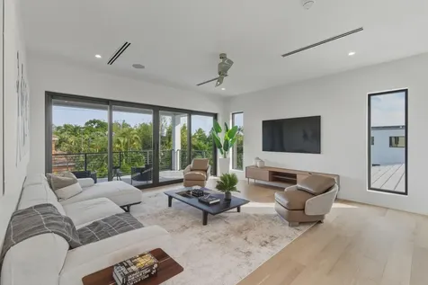 1050 Ne 3rd Avenue Boca Raton FL 33432
