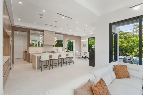1050 Ne 3rd Avenue Boca Raton FL 33432