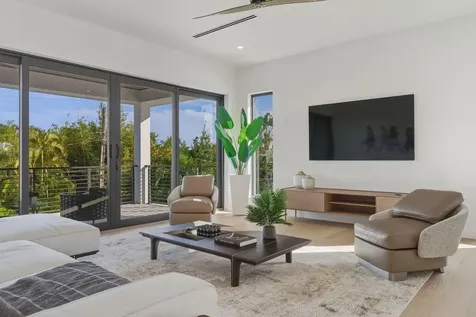 1050 Ne 3rd Avenue Boca Raton FL 33432