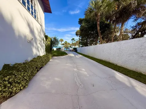 1009 S Indian River Drive Fort Pierce FL 34950