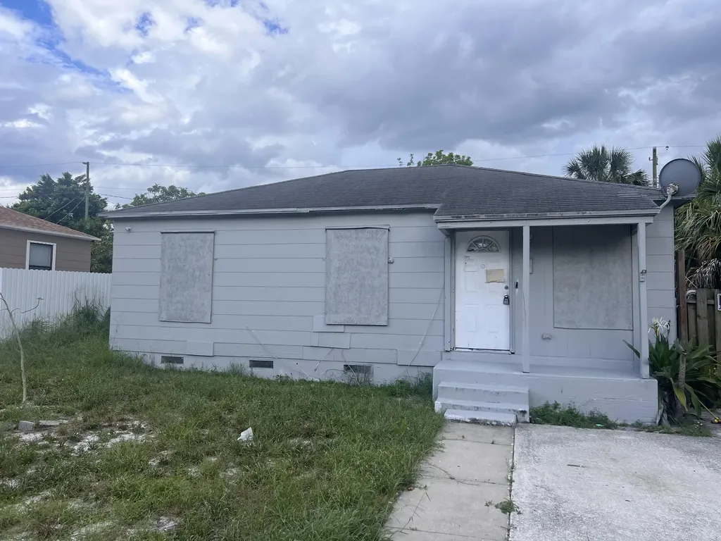 956 43rd Street West Palm Beach FL 33407