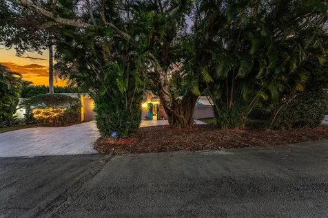 800 Lagoon Lane Lantana FL 33462
