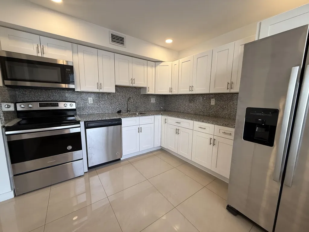 514 Piedmont K Delray Beach FL 33446