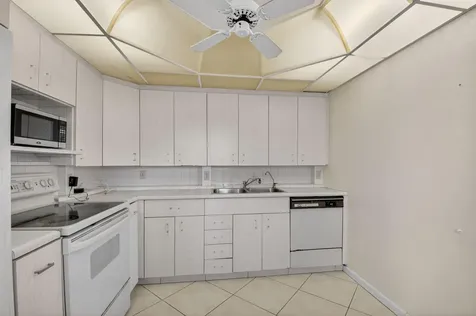 3044 Lincoln Boca Raton FL 33434