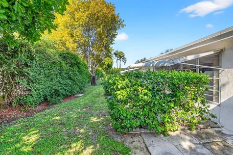 7293 W Oakridge Circle Lake Worth FL 33462