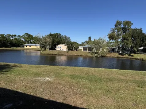 19 La Viilla Court Fort Pierce FL 34951