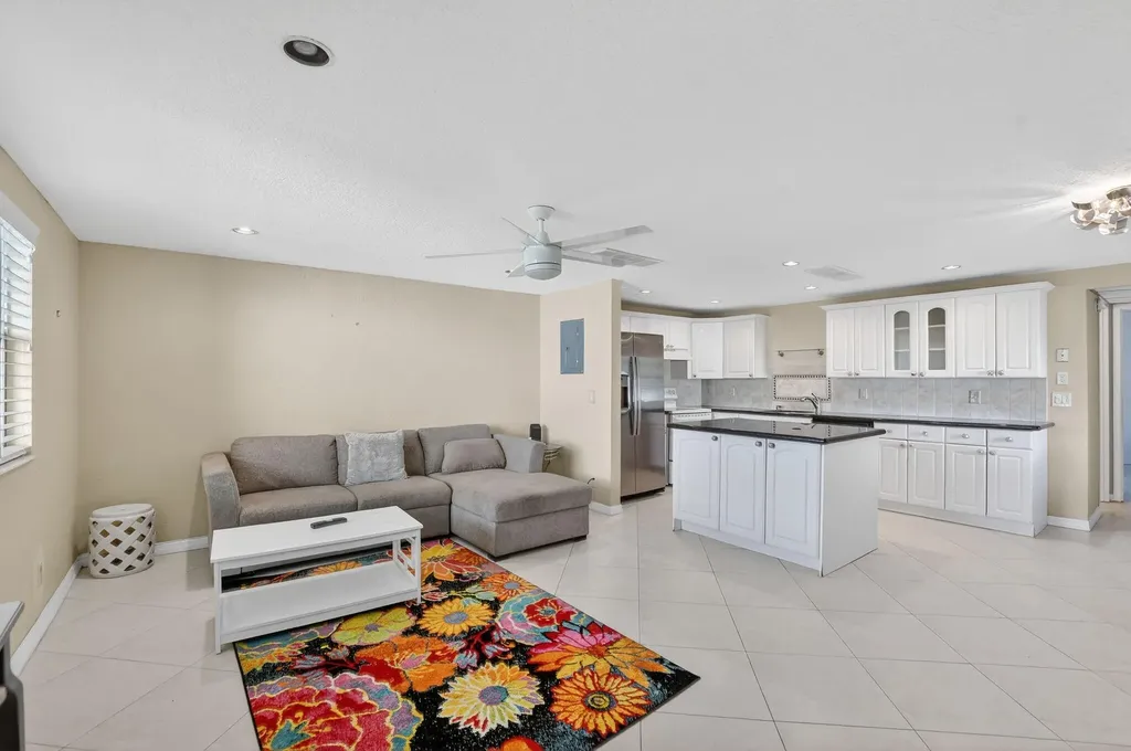 258 Monaco F Delray Beach FL 33446