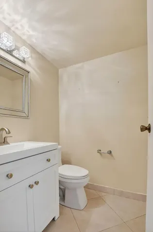258 Monaco F Delray Beach FL 33446