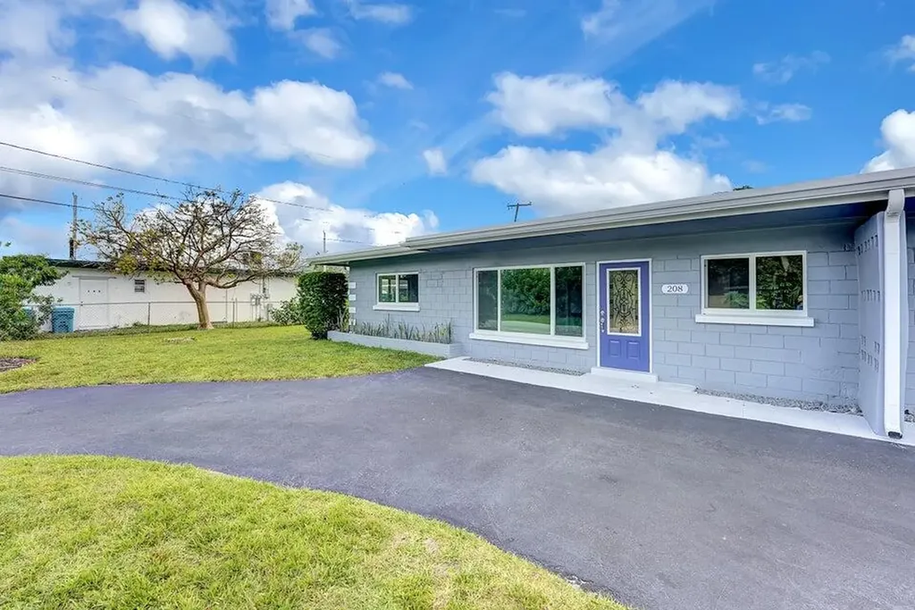 208 NW 1st Street Boynton Beach FL 33435