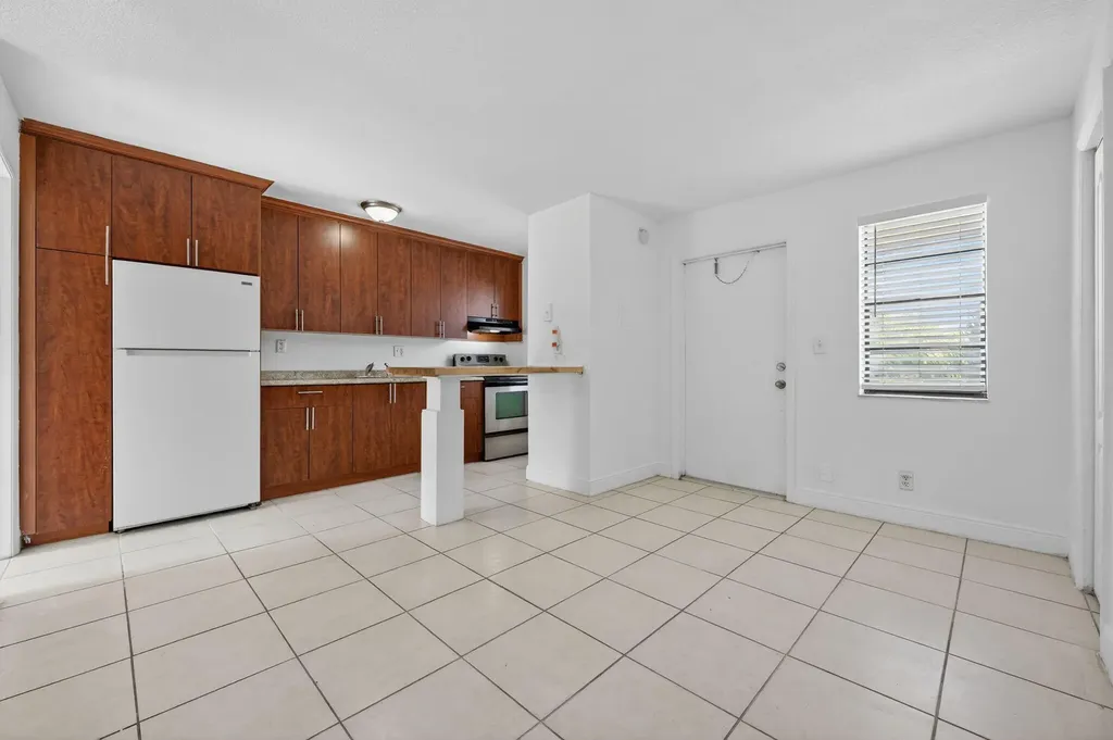4081 N Dixie Highway Oakland Park FL 33334