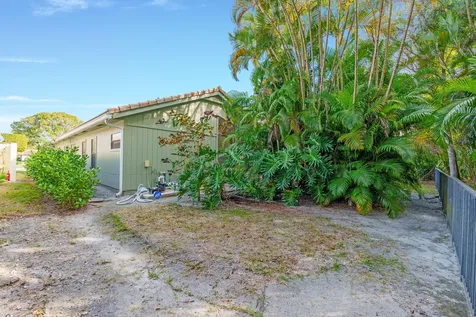 9055 Cypress Hollow Drive Palm Beach Gardens FL 33418