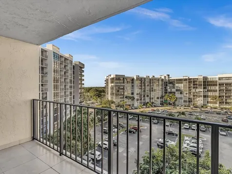 600 Parkview Drive Hallandale Beach FL 33009