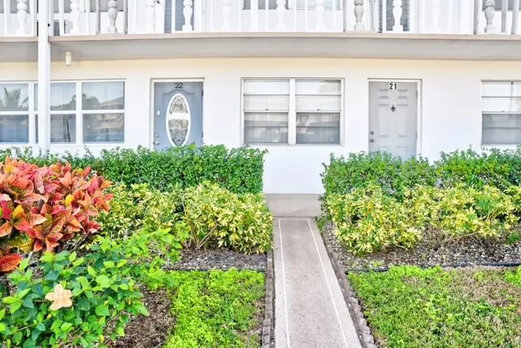 22 Kent B West Palm Beach FL 33417
