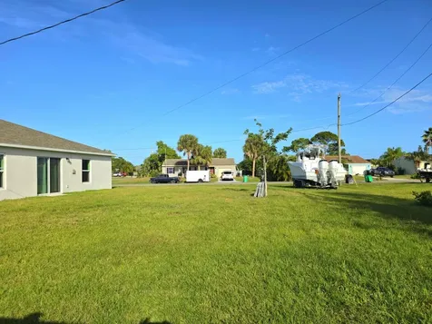 2772 Se Garfield Avenue Port Saint Lucie FL 34952
