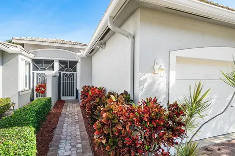 10605 Royal Caribbean Circle Boynton Beach FL 33437