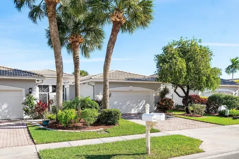 10605 Royal Caribbean Circle Boynton Beach FL 33437
