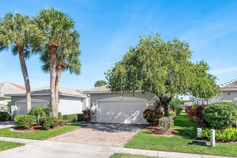 10605 Royal Caribbean Circle Boynton Beach FL 33437