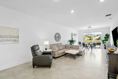 10605 Royal Caribbean Circle Boynton Beach FL 33437