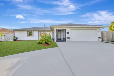 1902 Se South Buttonwood Drive Port Saint Lucie FL 34952