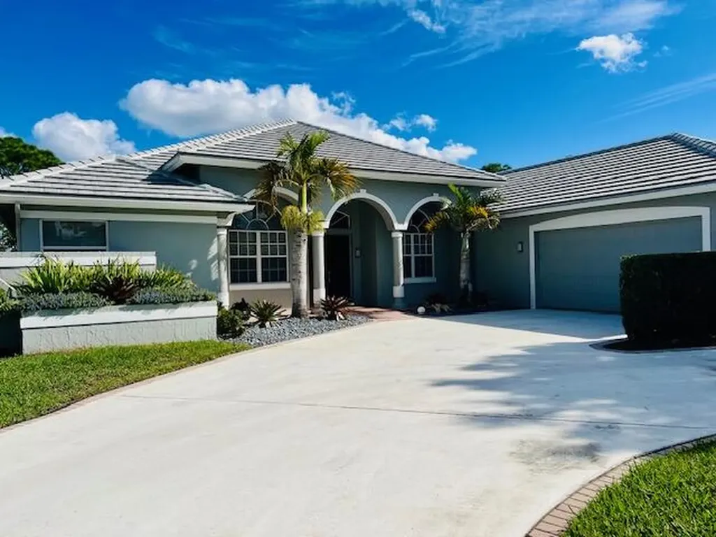 8204 Kiawah Trace Port Saint Lucie FL 34986