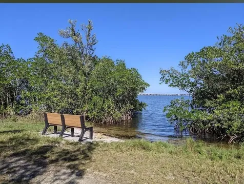 530 N 7th Place Vero Beach FL 32962