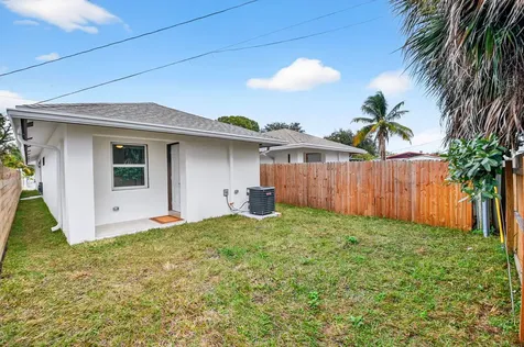 2932 Saginaw Avenue West Palm Beach FL 33409