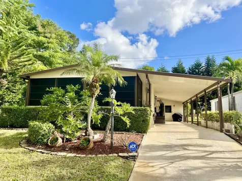 8011 Se Homestead Avenue Hobe Sound FL 33455