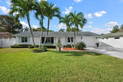 1905 Meadow Court Palm Springs FL 33406