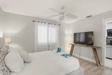 1905 Meadow Court Palm Springs FL 33406