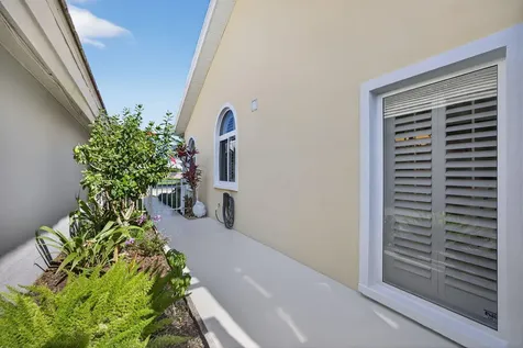 2294 Saratoga Bay Drive West Palm Beach FL 33409