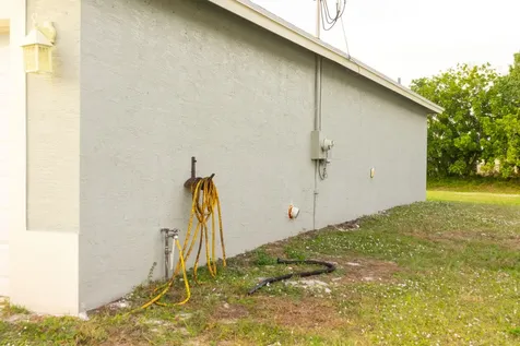 2325 Se Calcutta Circle Port Saint Lucie FL 34952