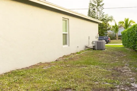 2325 Se Calcutta Circle Port Saint Lucie FL 34952