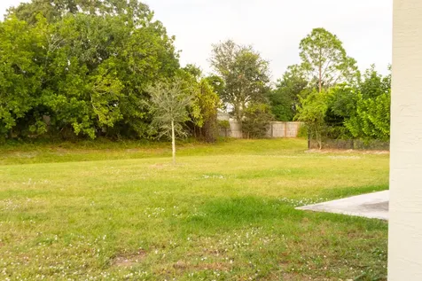 2325 Se Calcutta Circle Port Saint Lucie FL 34952