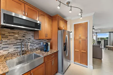 33 S Ocean Avenue Palm Beach Shores FL 33404